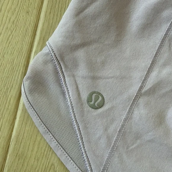 NWT Lululemon Hotty Hot HR Short - Size 8 - Picture 4 of 6